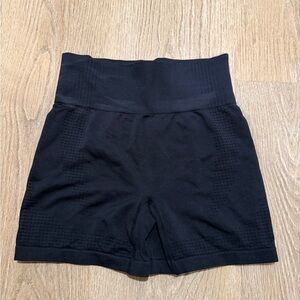 Uniqlo Black High-Waist Seamless Fitness Shorts